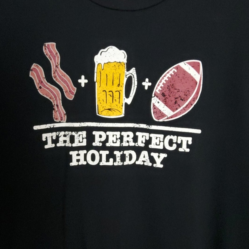 Holiday graphic‎ t-shirt🏈